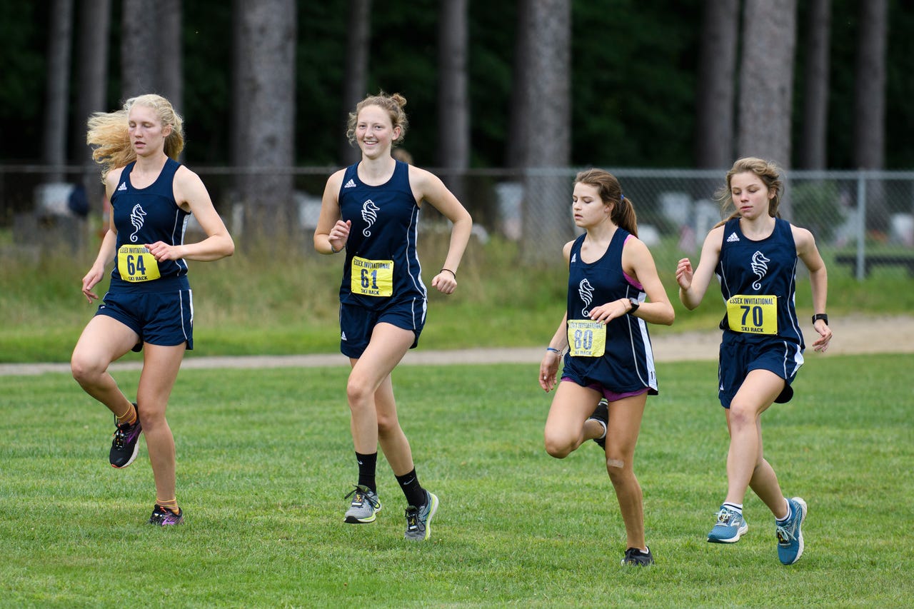 Girls running cross country